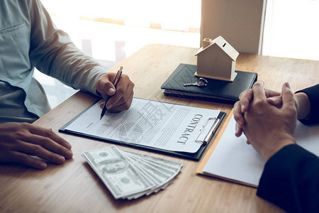 房地产代理手表 引领客户精准签署房屋合同与抵押文件的全新服务